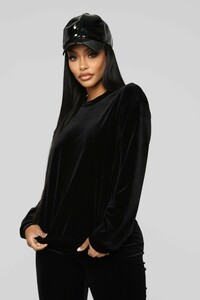 12-24-18_Studio_1_AB_10-33-49_ST1376_Black_S_0366_1__AJ.jpg