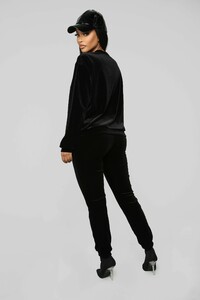 12-24-18_Studio_1_AB_10-34-24_ST1376_Black_S_0374_AJ.jpg