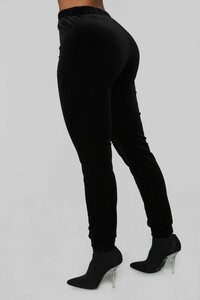 12-24-18_Studio_1_AB_10-36-08_ST1376_Black_S_0379_1__AJ.jpg