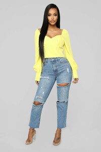12-24-18_Studio_1_AB_11-31-33_MT4192_Yellow_S_0158_AJ.jpg