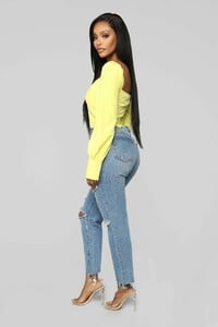 12-24-18_Studio_1_AB_11-32-09_MT4192_Yellow_S_0163_AJ.jpg