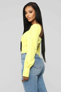 12-24-18_Studio_1_AB_11-32-16_MT4192_Yellow_S_0165_AJ.jpg