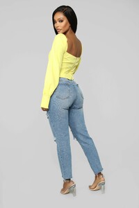 12-24-18_Studio_1_AB_11-32-44_MT4192_Yellow_S_0170_AJ.jpg