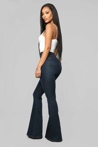 12-24-18_Studio_2_AB_11-06-22_P522FN_DarkDenim0557_AJ.jpg