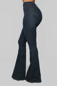 12-24-18_Studio_2_AB_11-07-44_P522FN_DarkDenim0569_AJ.jpg
