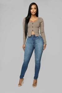 12-24-18_Studio_2_AB_12-26-21_T16655_Taupe0422_AJ.jpg