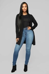 12-24-18_Studio_2_AB_16-02-39_J10175_Black0424_AG.jpg