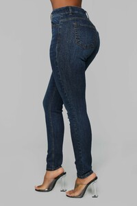 12-26-18_Studio_2_AB_10-10-11_DG7018HD_DarkDenim__20439_1__AJ.jpg