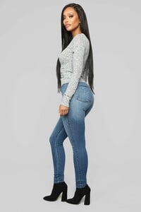 12-26-18_Studio_2_AB_16-13-50_RT6350AE5D_HeatherGrey0460_AG.jpg