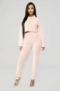 12-27-18_Studio_2_AB_13-46-54_D10415_Blush0639_AJ.jpg