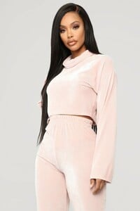12-27-18_Studio_2_AB_13-46-56_D10415_Blush0640_AJ.jpg