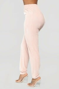 12-27-18_Studio_2_AB_13-48-04_D10415_Blush0654_AJ.jpg