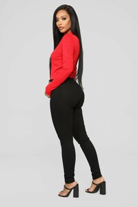 12-27-18_Studio_2_AB_RT34197L_Red_396_AJ.jpg
