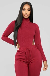 12-28-18_Studio_2_AB_10-50-37_ST1611_Burgundy0441_AJ.jpg