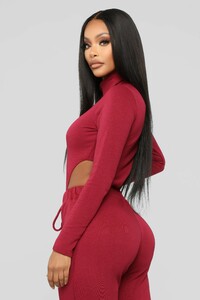 12-28-18_Studio_2_AB_10-51-05_ST1611_Burgundy0444_AJ.jpg