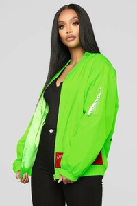 12-28-18_Studio_2_AB_11-10-30_KJ9010_NeonGreen_CC__CC_4_AJ_AG.jpg