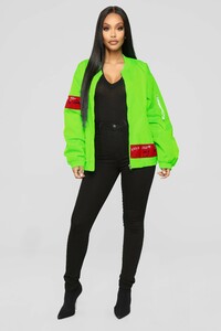 12-28-18_Studio_2_AB_11-10-30_KJ9010_NeonGreen_CC__CC_AJ_AG.jpg