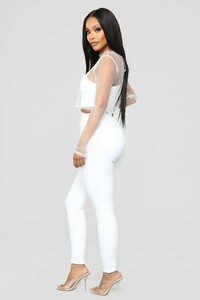 12-28-18_Studio_2_AB_14-12-28_40141N_White0428_JD.jpg