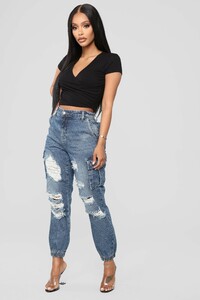 12-31-18_Studio_2_OD_09-38-31_9532_Black0498_AG.jpg