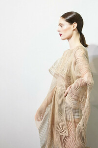 Coco+Rocha+Iris+Van+Herpen+Backstage+Paris+V9OyqleyFvax.jpg