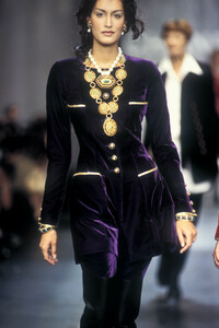 1235235446_Chanel1993WomenRTW49.thumb.jpg.ceb9eaab371903f591ea9329ff623ef4.jpg