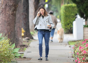 Ben+Affleck+out+rain+JfvpeJ96SIAx.jpg