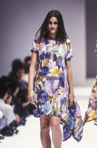 1262127321_Missoni1991WomenRTW65.thumb.jpg.e5dee8f06126fe58c8dfe4243ff54205.jpg