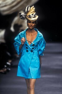 1284421130_ChristianDior1994HauteCouture55.thumb.jpg.476dd7b12149cd0d30ab5f214ce9a113.jpg