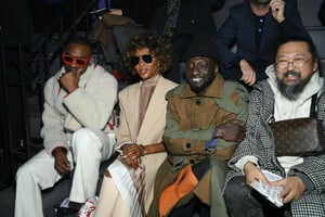 Naomi+Campbell+Louis+Vuitton+Front+Row+Paris+4M-jn0rG4hZx.jpg