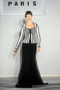 1302542878_HerveLeger1993WomenRTW41.thumb.jpg.7f7be162066eb29b633d30b11b3f0167.jpg