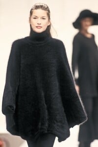 1319714568_Gucci1993WomenRTW79.thumb.jpg.c441eb40eb8d609b1b1dbed009691ce2.jpg