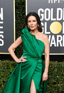 Catherine+Zeta+Jones+76th+Annual+Golden+Globe+0-nG2GQMQpIx.jpg