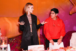 1338684718_RosieHuntingtonWhiteleyRoseIncxBeautyconPkrkoDEc4ehx.thumb.jpg.bf8210128aa54274fa40687b08a80994.jpg