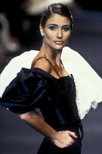 1385770990_ChristianDior1994HauteCouture185.thumb.jpg.52f4e8e5d6f008a6cd912b5d82e27d4f.jpg