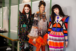 1404231725_gaultier-hc-bks-m-rs19-5281(1).thumb.jpg.f2bd32a5a587772cd7f0a4c84c6f7283.jpg