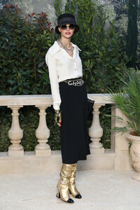 Sasha+Luss+Chanel+Photocall+Paris+Fashion+atubrXAQXvJx.jpg