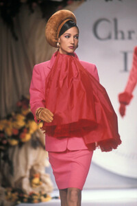 1447666458_ChristianDior1990HauteCouture48.thumb.jpg.075b07a289ca25d320f78f3174faf831.jpg