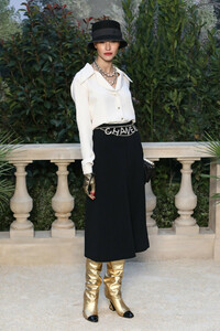 Sasha+Luss+Chanel+Photocall+Paris+Fashion+_MBOaCqwtswx.jpg