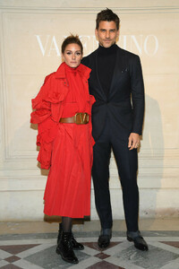 Olivia+Palermo+Valentino+Front+Row+Paris+Fashion+CZfUPXCR5fZx.jpg