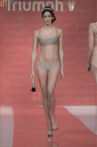 147600623_triumph-lingerie-fashion-show-2014_751746(2).thumb.JPG.a9448f3299206d961ee85406cc953667.JPG