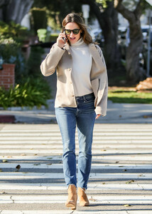 Jennifer+Garner+out+and+about+nVH-p7RF9Z_x.jpg