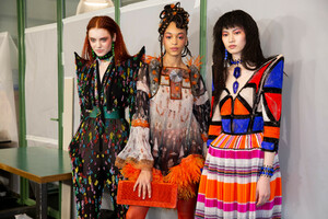 1530661426_gaultier-hc-bks-m-rs19-5268(1).thumb.jpg.870be4db6e43a66a25c1b20e561217c5.jpg