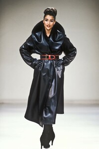 1536947680_AzzedineAlaia1991WomenRTW1.thumb.jpg.7a0a9a34377aacf76427d0822262f5c7.jpg