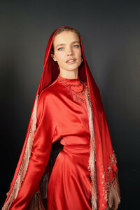 Natalia+Vodianova+Ulyana+Sergeenko+Guests+FRkWFki5X9Vx.jpg