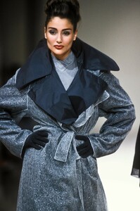 1574269818_AzzedineAlaia1991WomenRTW78.thumb.jpg.830fb6cf18588663652e2ee781c70b8c.jpg