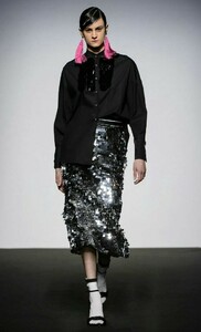 1581109826_MariannaCiminiFW2018AltaRoma.thumb.jpg.fe3df82e7a68f08fdb428f6da2a2790a.jpg