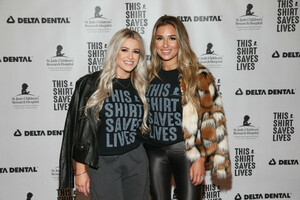 Jessie+James+Decker+Celebrities+Rock+ThisShirtSavesLives+_PZc7GiLzP8x.jpg