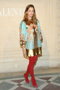 Sofia+Sanchez+de+Betak+Valentino+Front+Row+5i8pHuF2Iv1x.jpg