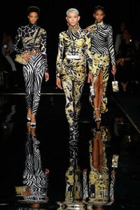 Dilone+Versace+Fall+2019+Runway+42_rAww8Axhx.jpg