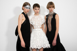 1640557650_givenchy-hc-bks-v-rs19-8593(1).thumb.jpg.c64ea489c228c083626f137d753045e5.jpg